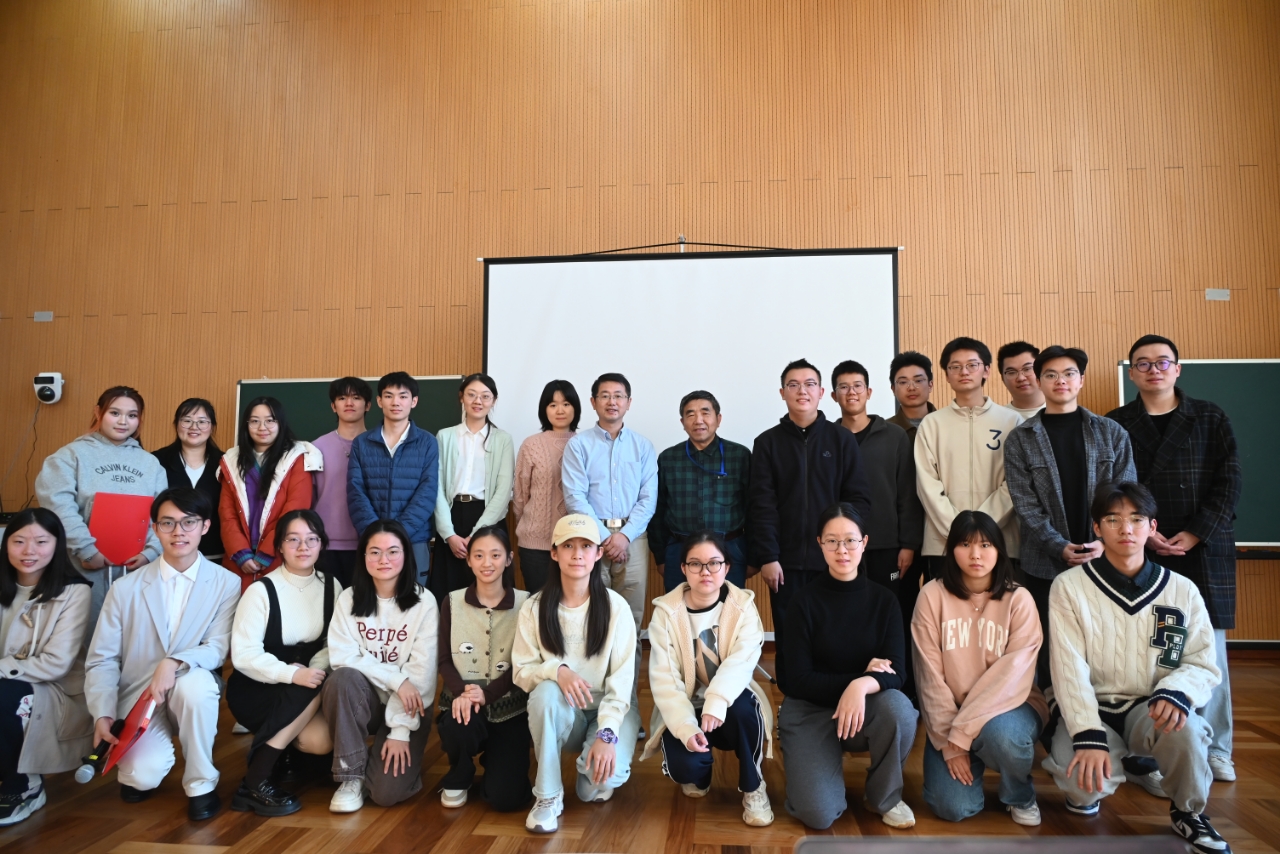 202411121-文脉传薪|beat365官方唯一入口第二十六届大学生人文知识竞赛顺利举办-刘若琪-大合影.jpg