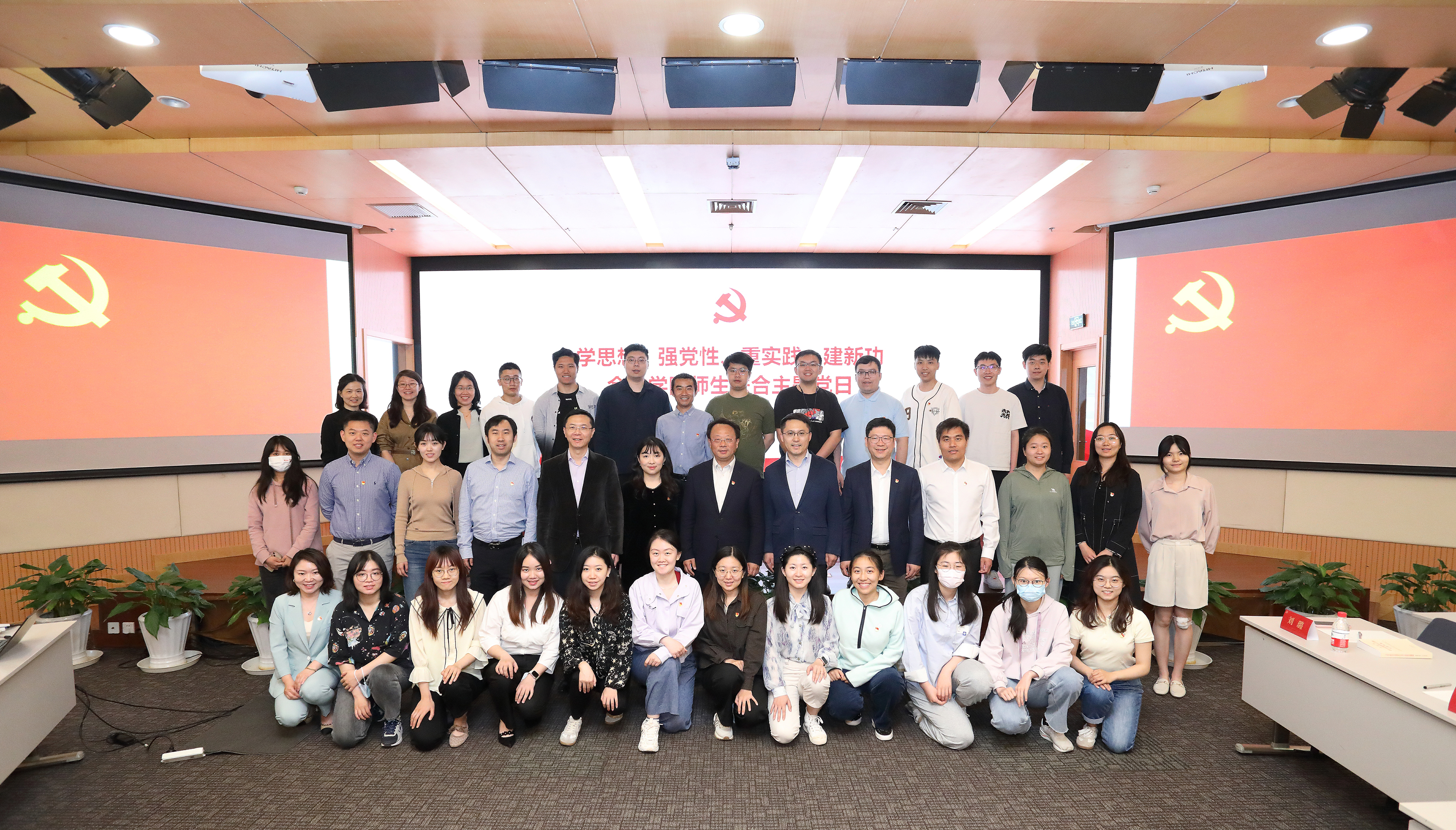 20230509-beat365官方唯一入口开展“百年接力,强国有我——奋进新征程”集中主题党团日-石家东-王希勤参加金博19主题团日.JPG