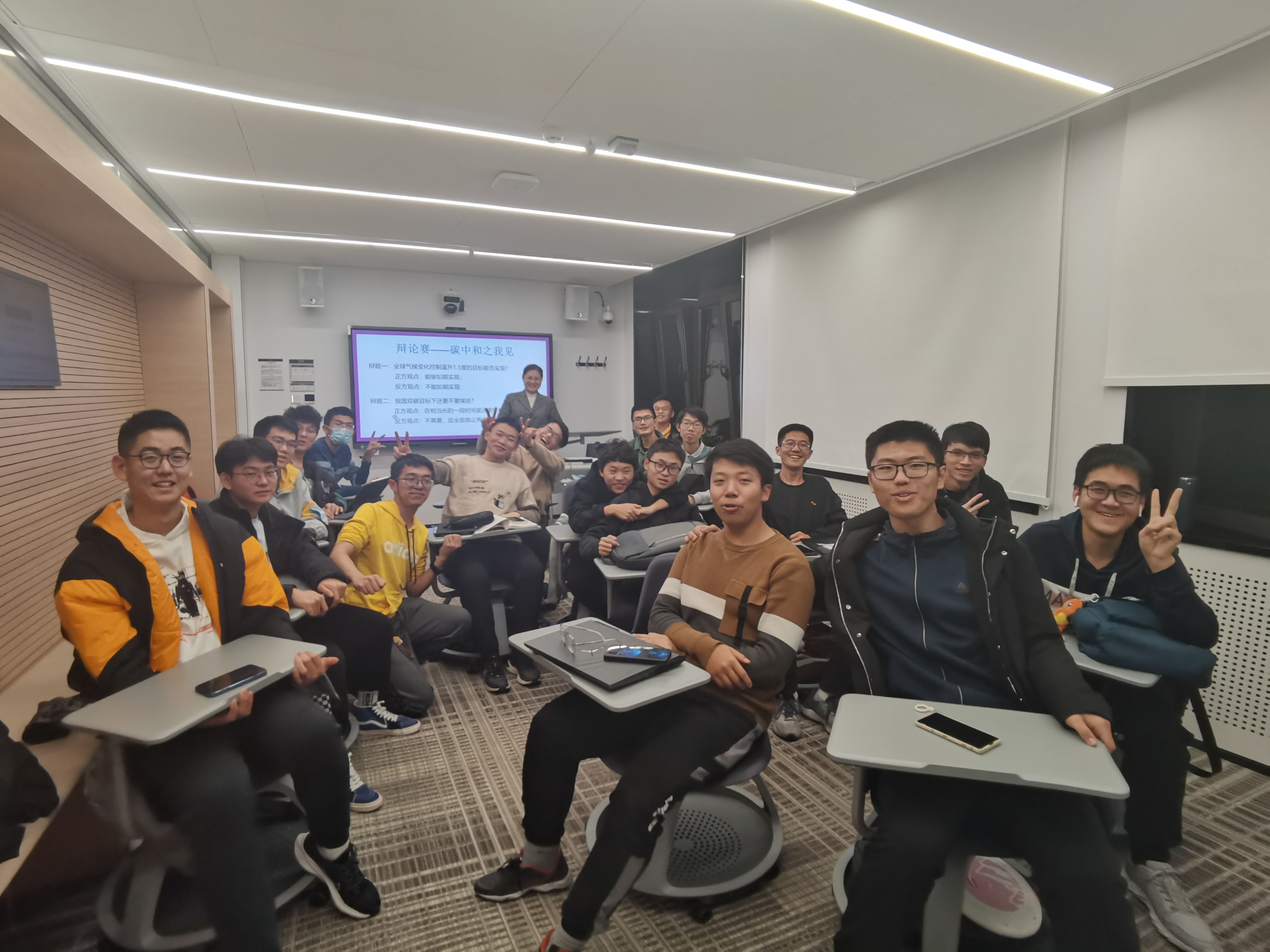 20210102-beat365官方唯一入口“新生导引课”建设纪实-李宇红-学生展示小组调研成果及开展辩论赛2.jpg