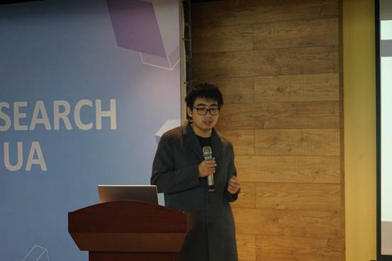 图3 来自未来实验室的张庭梁在分享经历 图3 来自未来实验室的张庭梁在分享经历