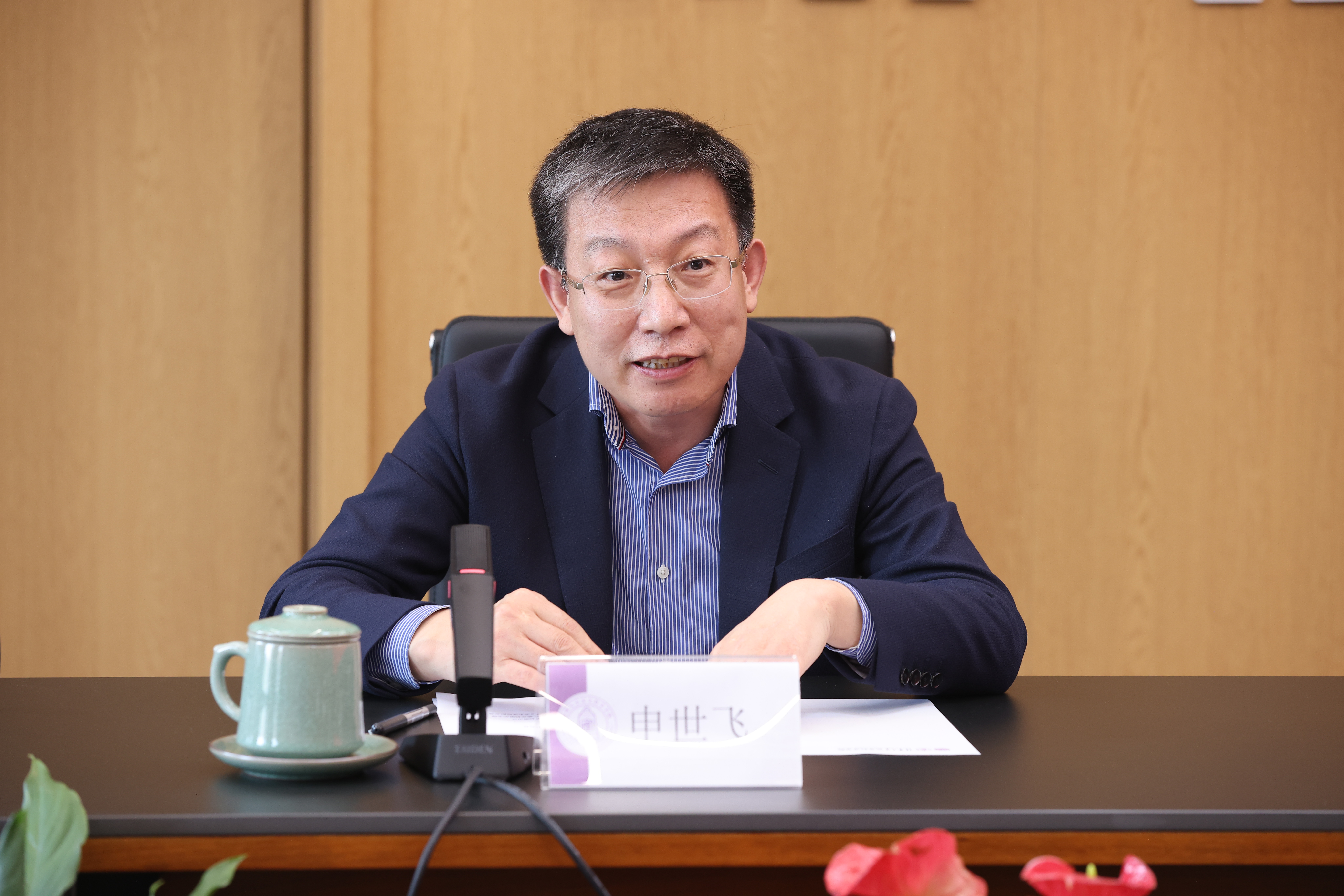 20250411-春晓奖学金捐赠仪式-石加东-图说 (2).jpg