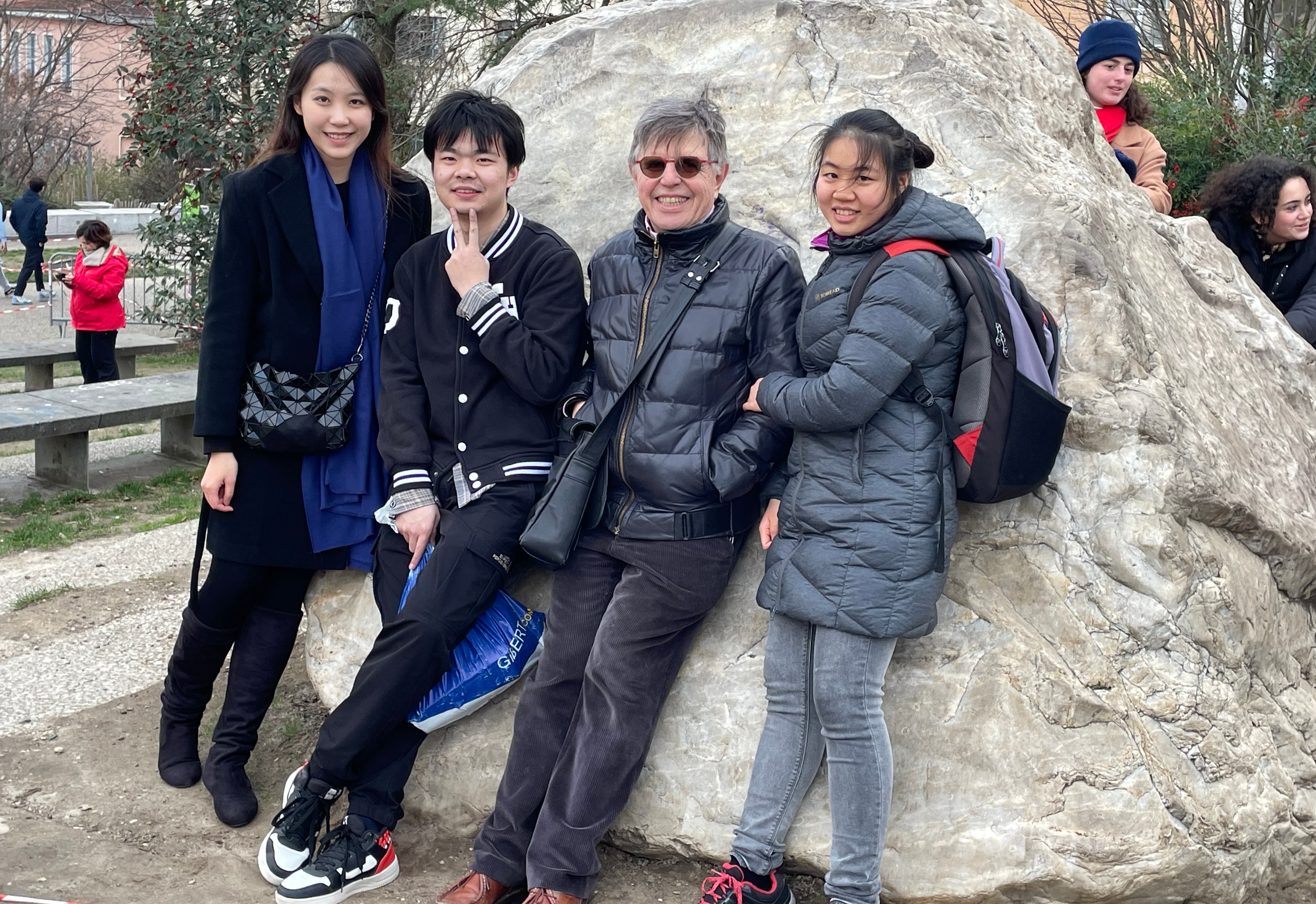 20230202-星火计划时间-星火计划实践支队-学员与里昂第三大学Jean Huffier教授(右二)合影.jpeg