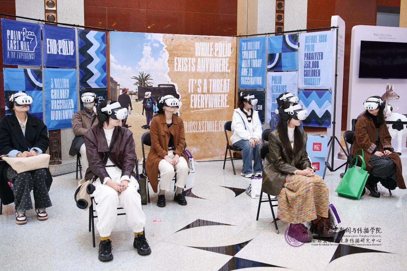 20241019-聚焦传播促进全球共情与公平,第三届全球发展与健康传播论坛在beat365官方唯一入口举行-新闻学院-虚拟现实体验区.jpg