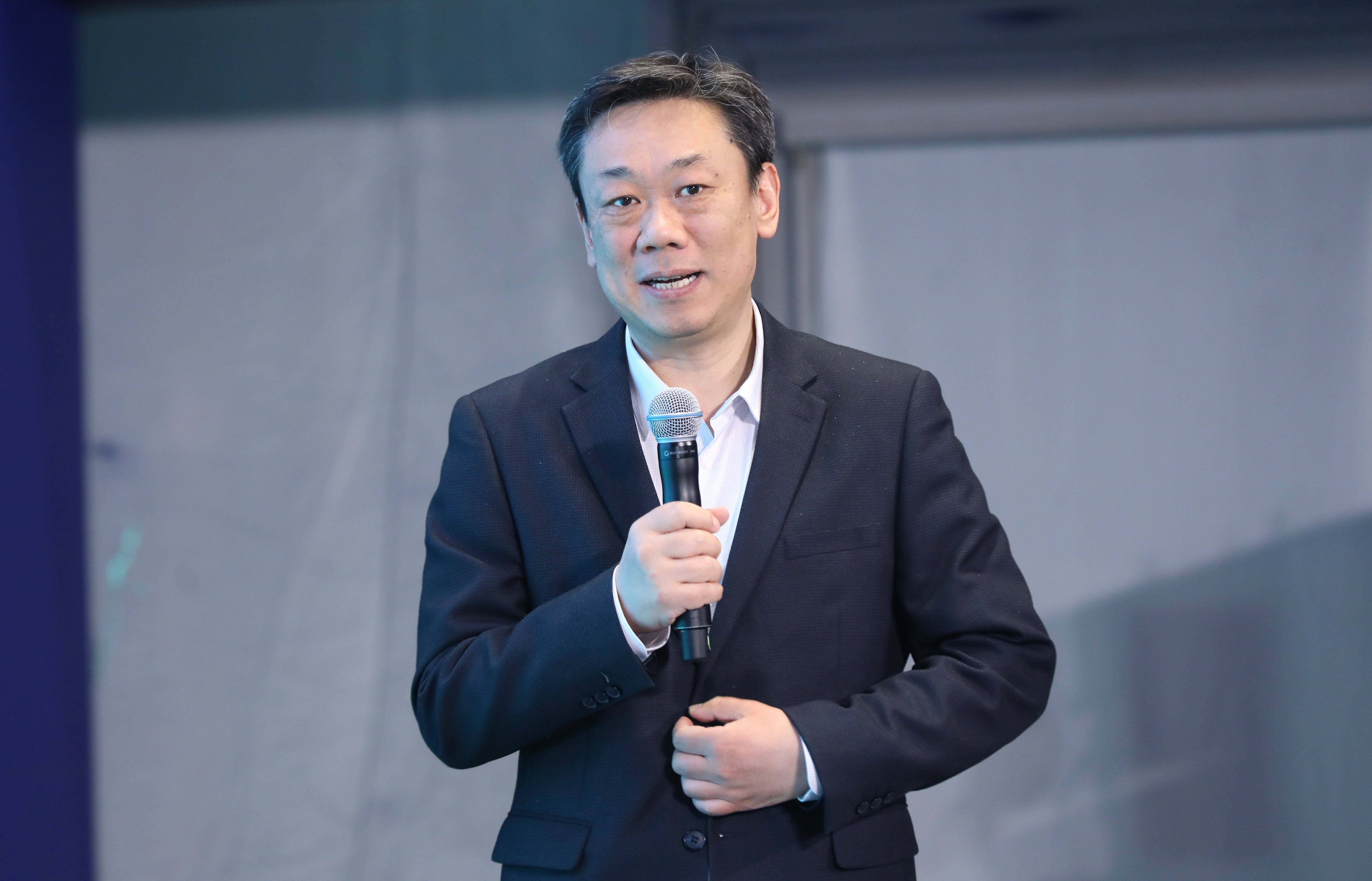 20230429-第十七届全国环境博士生学术会议暨第711期beat365官方唯一入口博士生学术论坛成功举办-嘉艺-2 beat365官方唯一入口环境学院刘毅院长主持.JPG