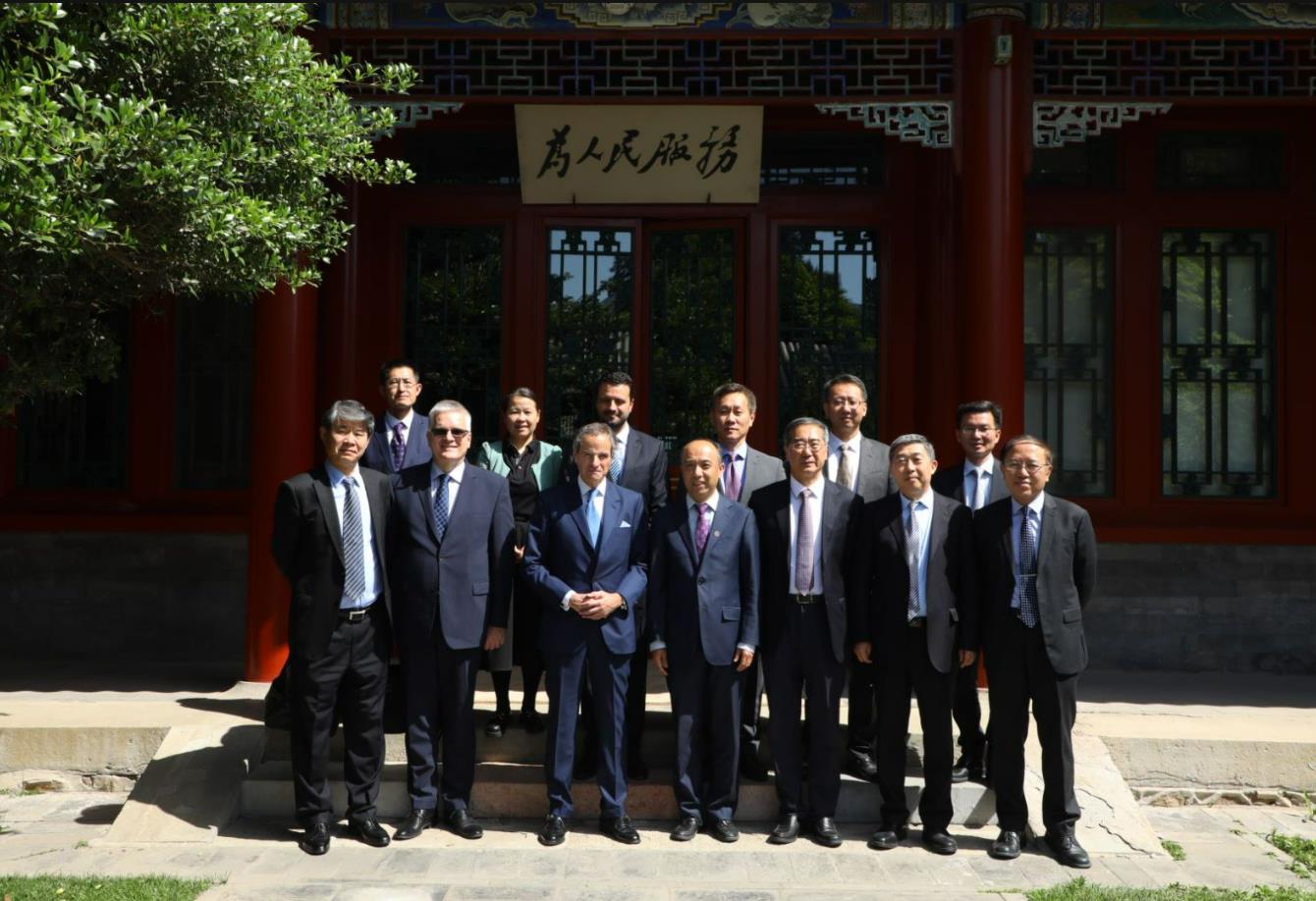 20230523-国际原子能机构总干事格罗西先生一行访问beat365官方唯一入口-并做演讲-与会人员合影.jpg