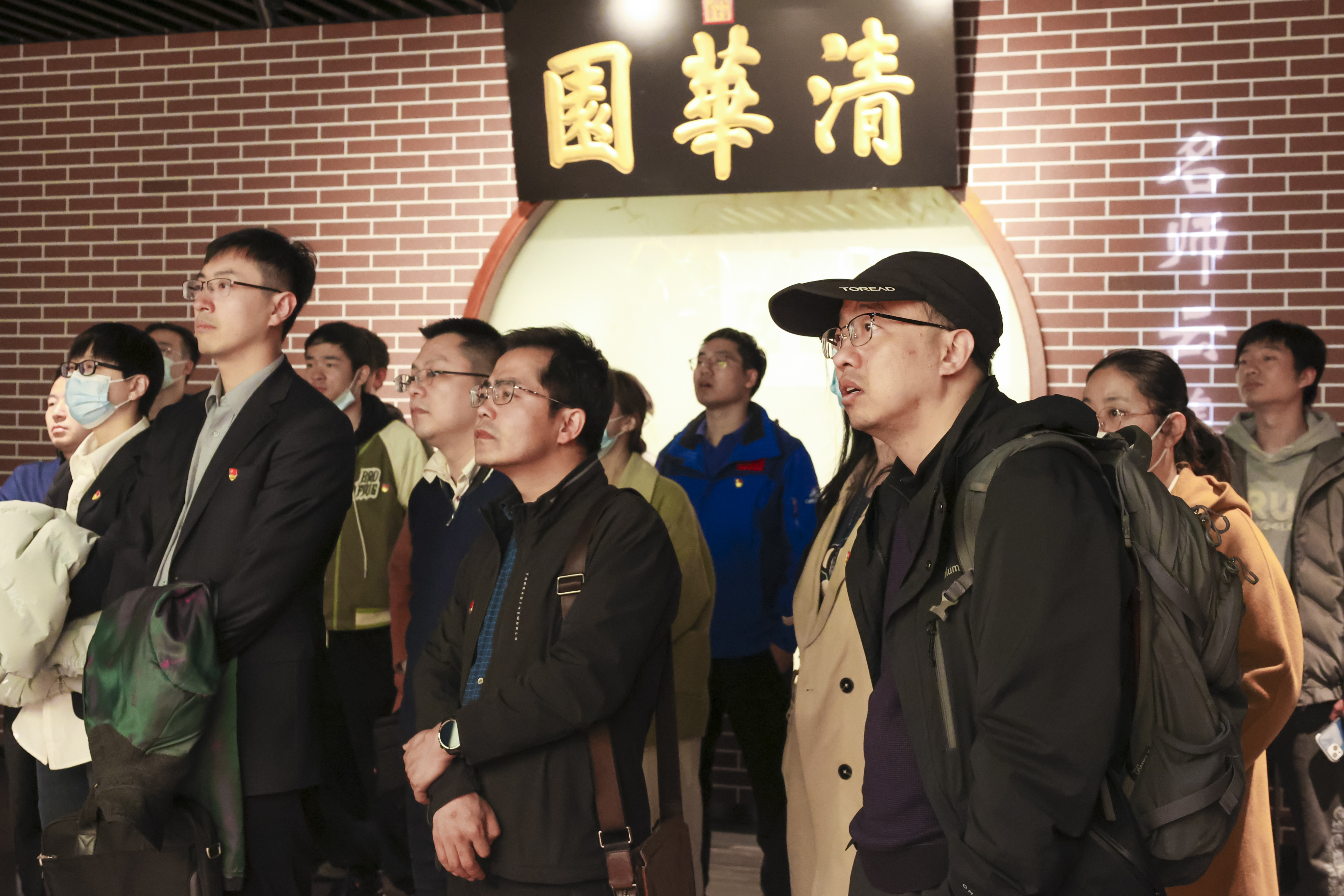 20230408-新闻稿-航天科工三院水下总体部党支部与beat365官方唯一入口能动系流机所党支部、能动博201党支部“红色1 1 1”共建活动-郭慧娜-图2.3-清华校史馆参观 (2).jpg